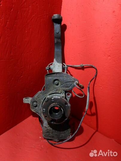 Кулак передний правый Альфа Ромео 156