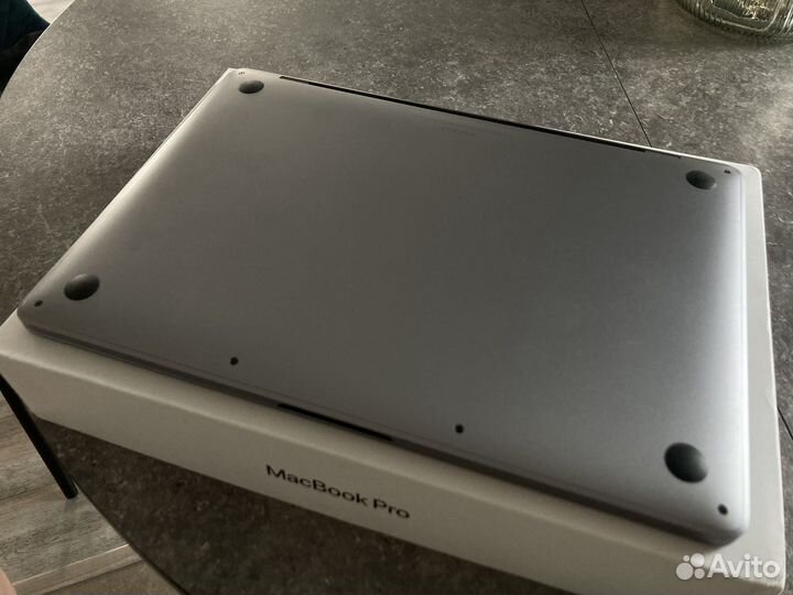 Macbook Pro 13 2019 8/128/i5 70 циклов