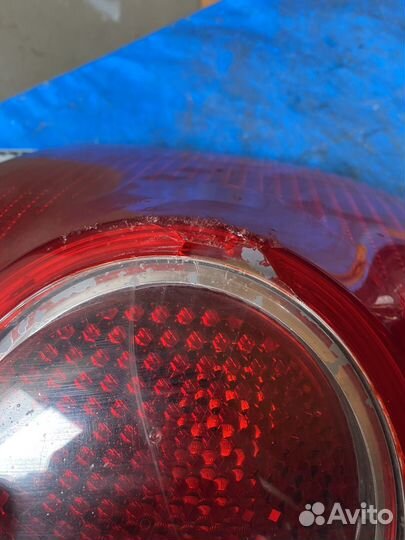 Дефектный левый фонарь sharan