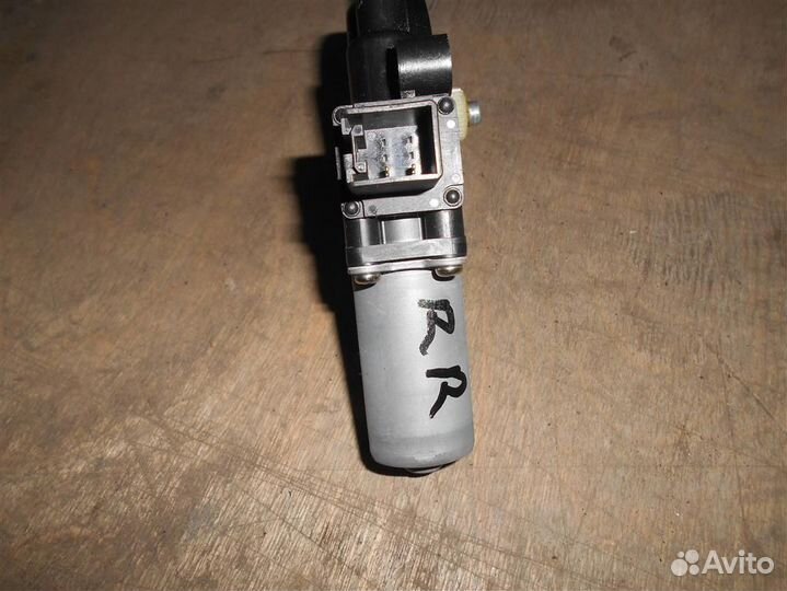 Мотор стеклоподъемника задний правый от Mazda Maz