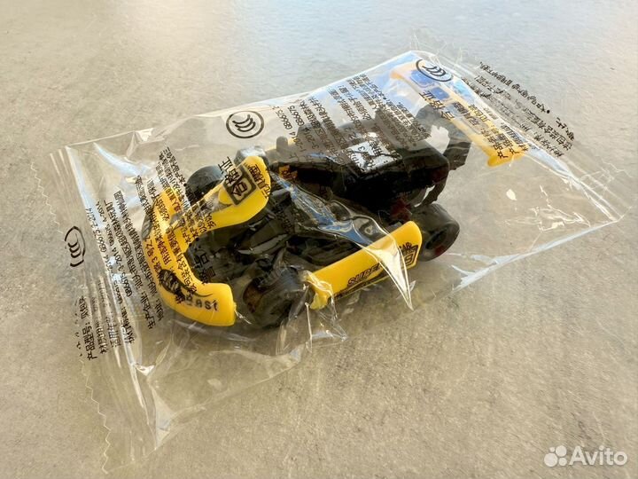 Игрушечная машинка пластиковая