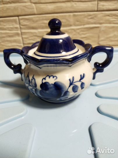 Чайник,сахарница,чашки гжель