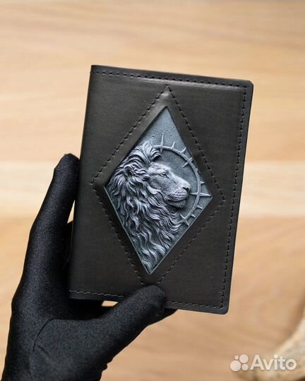 Обложка для паспорта со львом. Натуральная кожа