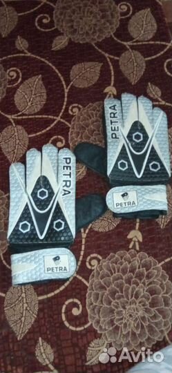 Вратарские перчатки