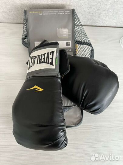 Боксерские перчатки Everlast