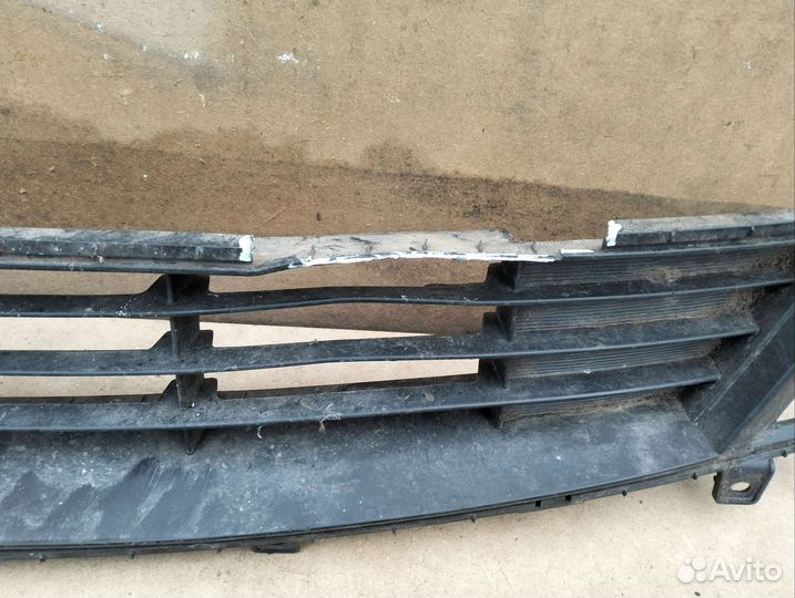 Решетка переднего бампера Kia Cerato 3 2017