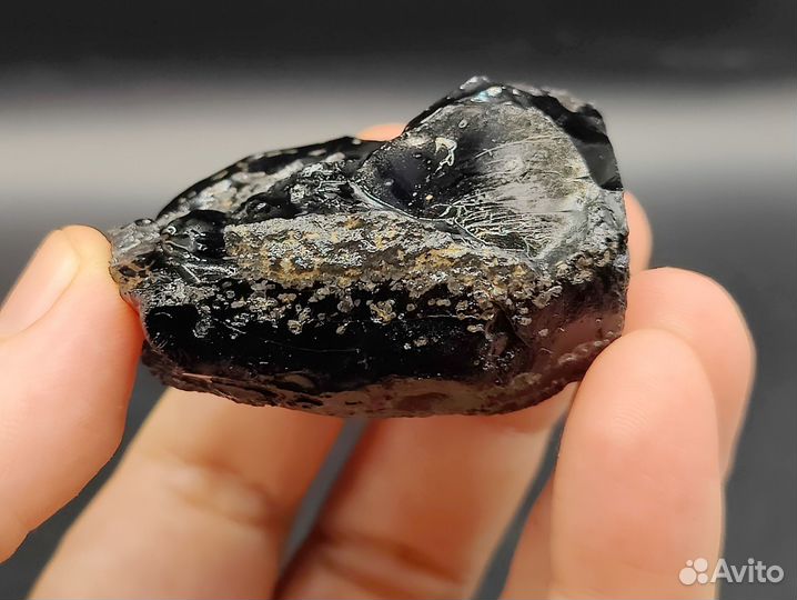 Неоднородный обсидиан река Даубиха