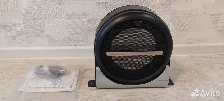 Сабвуфер Pioneer TS-WX 210A под сиденье автомобиля