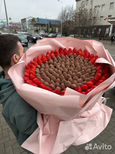 Клубника в шоколаде букеты