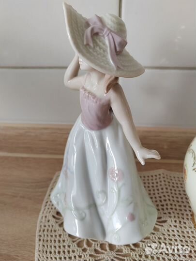 Фарфоровые статуэтки, Pavone