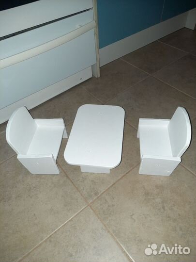 Мебель для куклы -кровать, стол и два стула