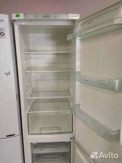 Холодильник Electrolux frost free 200 см