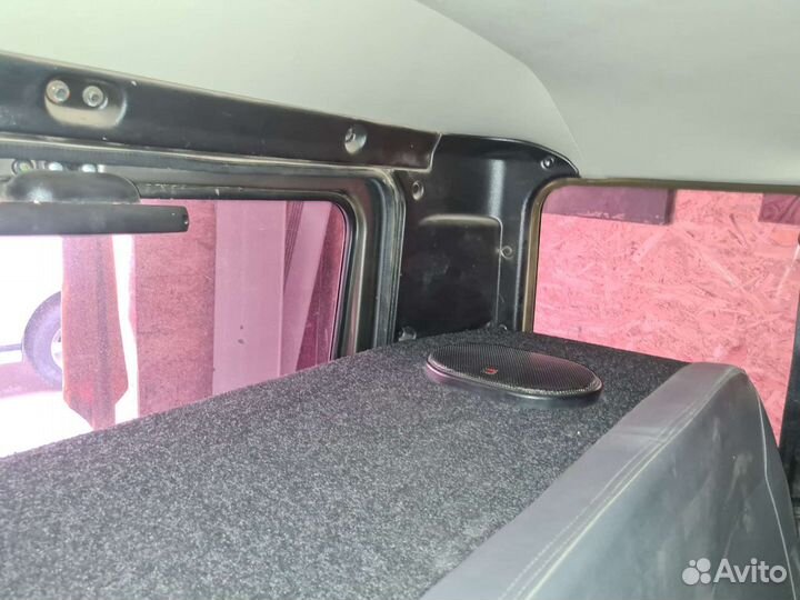 Акустическая полка УАЗ Хантер