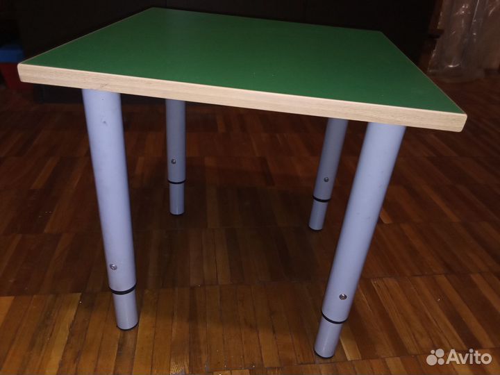 Стол детский, регулируемый по высоте