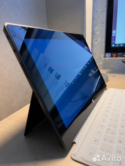 Планшет Microsoft на windows с клавиатурой