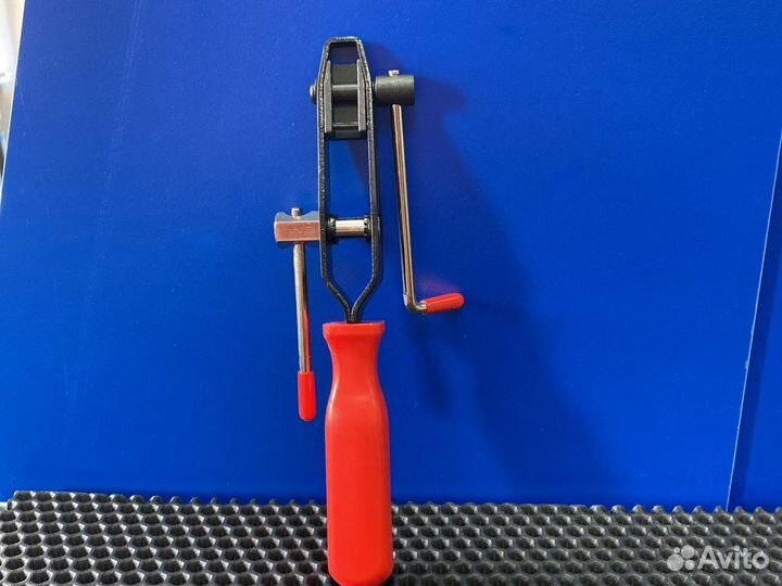 Приспособление для установки хомутов