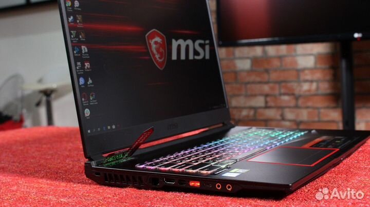 MSI 17.3/240 i7-9750 6яд12п RTX2070/8 16Gb SSD512