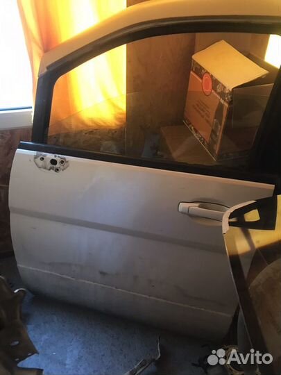 Дверь Nissan Serena C24