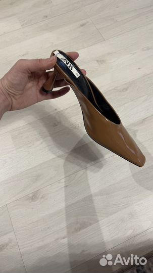 Туфли Zara 39 размер, бежевые лаковые
