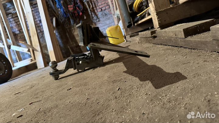 Фаркоп на geely atlas