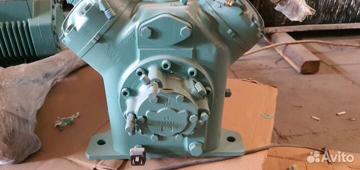 Bitzer S4G-12.2Y-40P низкотемпературный 2-ступ