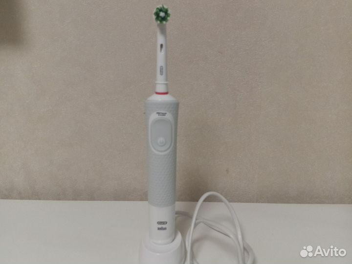 Электрическая зубная щетка Oral-B Vitality Pro