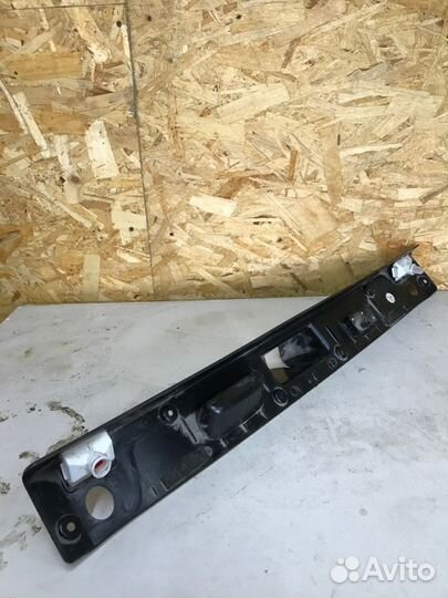 Накладка замка багажника Mercedes-Benz S-Class