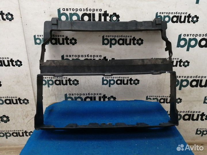 Воздуховод радиатора сpla8C464A Land Rover