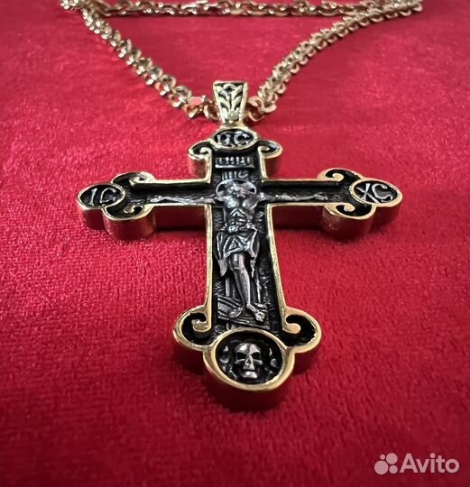 Крест и цепь