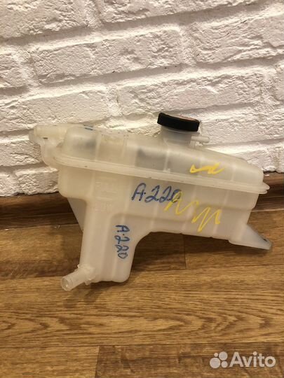 Расширительный бачок Toyota RAV4 (40) до рест