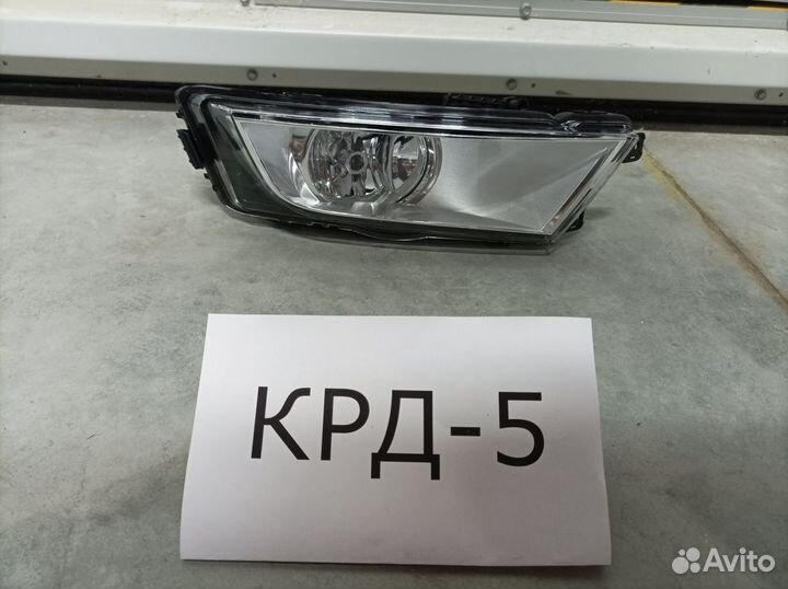Противотуманная правая фара Шкода Октавия А7