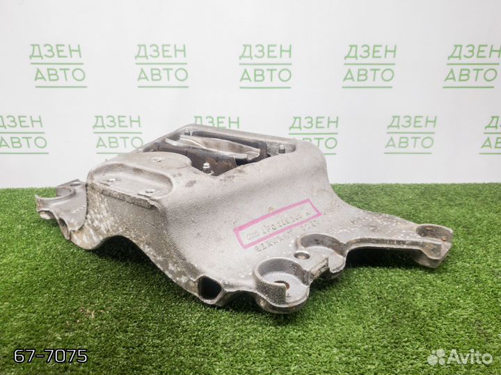 Кронштейн кпп Audi A6 C6