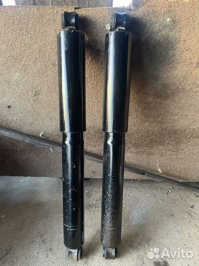 Задний амортизатор mitsubishi l200