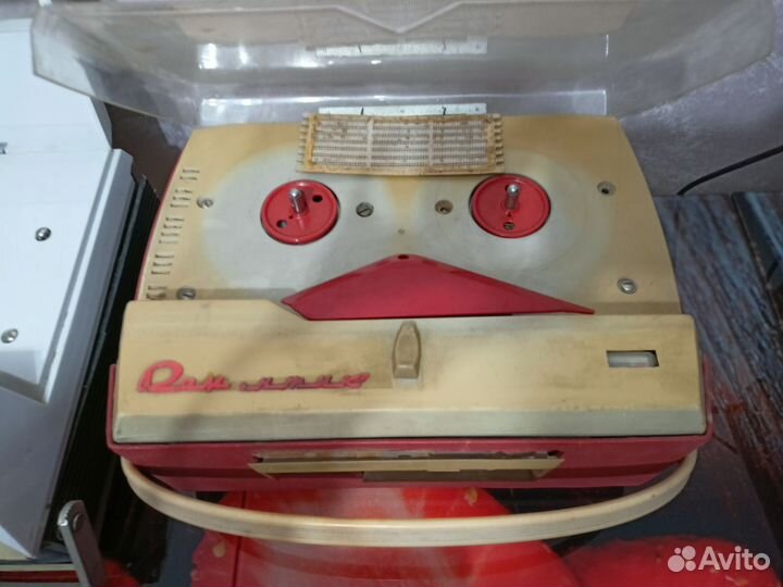 Магнитофон, радиола