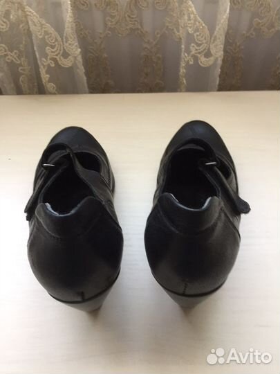 Кожаные женские туфли