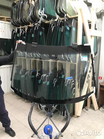 Стекло лобовое на Мазда 3