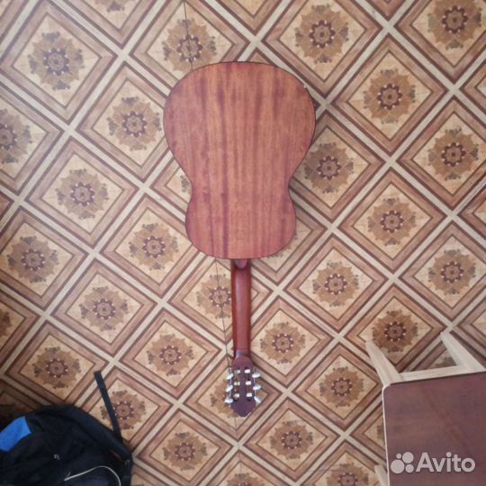 Классическая гитара с чехлом