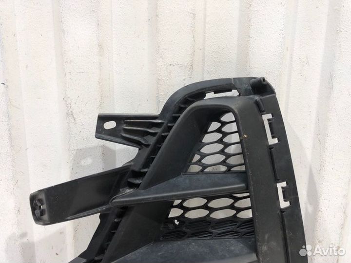 Накладка противотуманной фары (правая) Kia Ceed