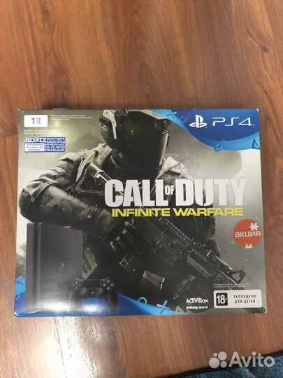 Sony PlayStation 4 Slim 1TB 2 геймпада