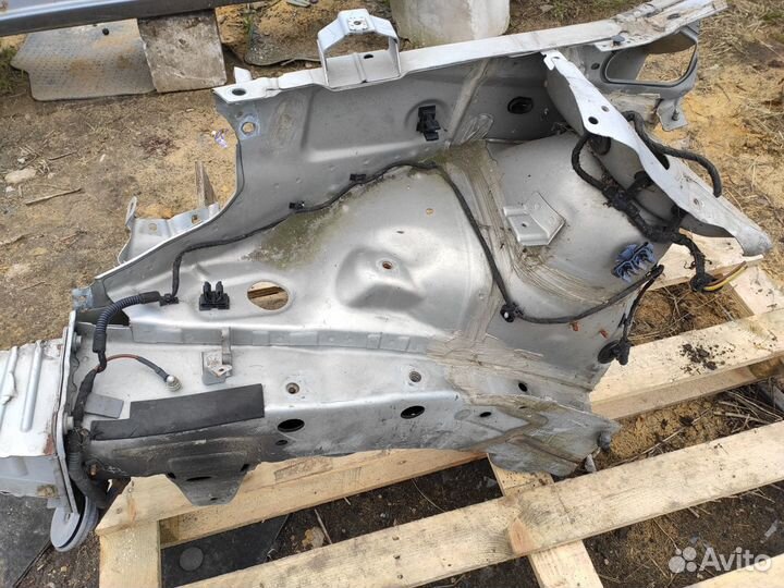 Лонжерон со стаканом правый на Opel Zafira B