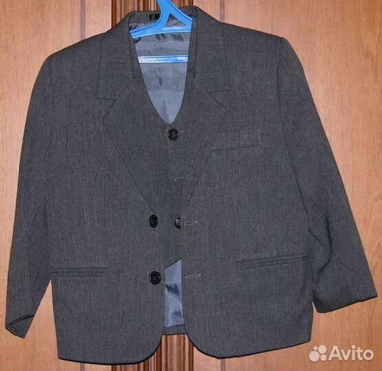 Костюм - тройка на 3-4 года