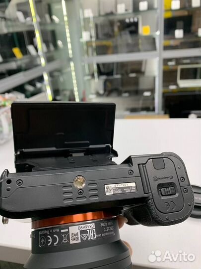 Sony Alpha ilce-7 Kit FE 28-70mm f/3.5-5.6 OSS