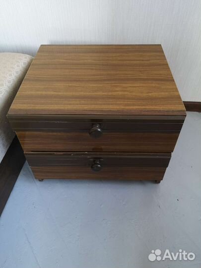 Тумба прикроватная