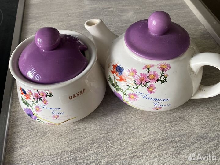 Заварочный чайник и сахарница