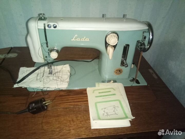 Швейная машина лада