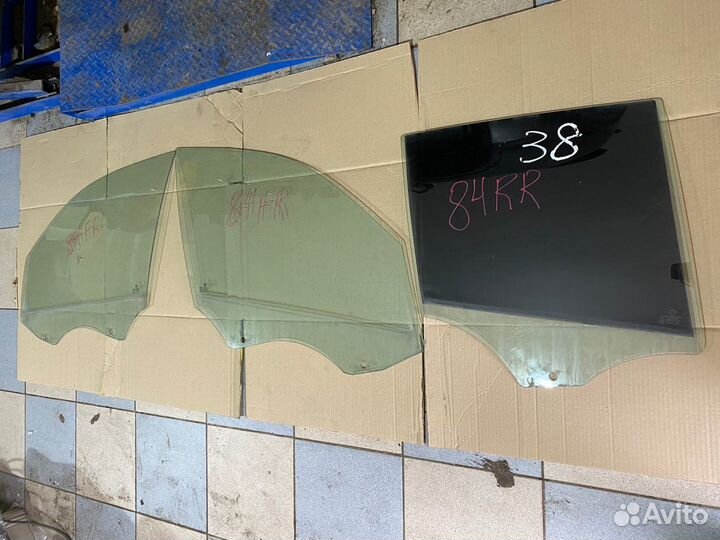 Стекло боковое BMW X1 E84