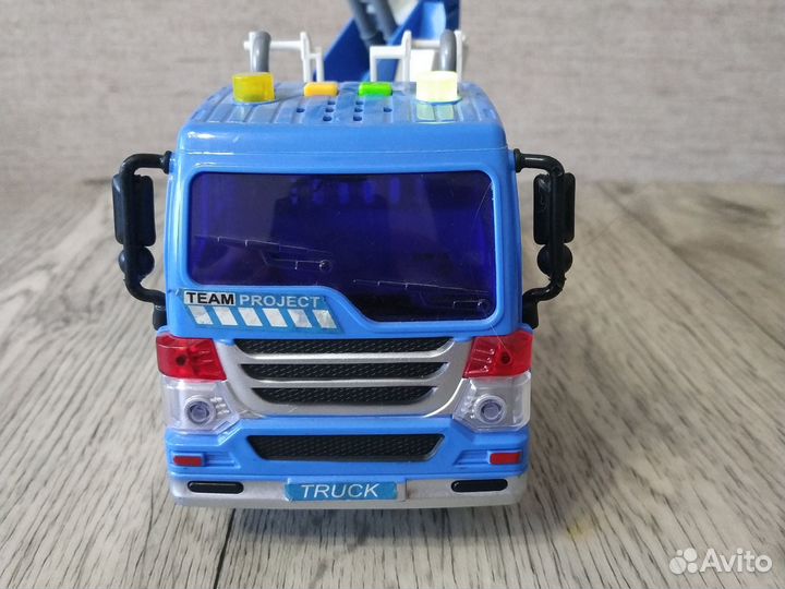 Подъемный кран игрушка