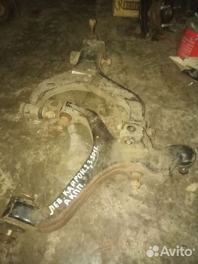 Передние рычаги Сан Енг Кайрон 2.3 2013г(зад.прив)