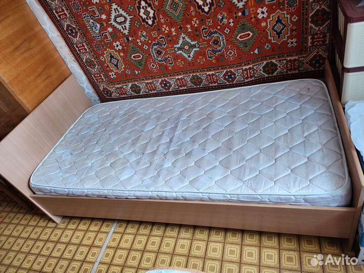 Продам кровать с матрасом