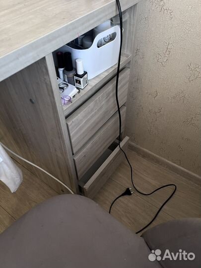 Маникюрный стол с вытяжкой